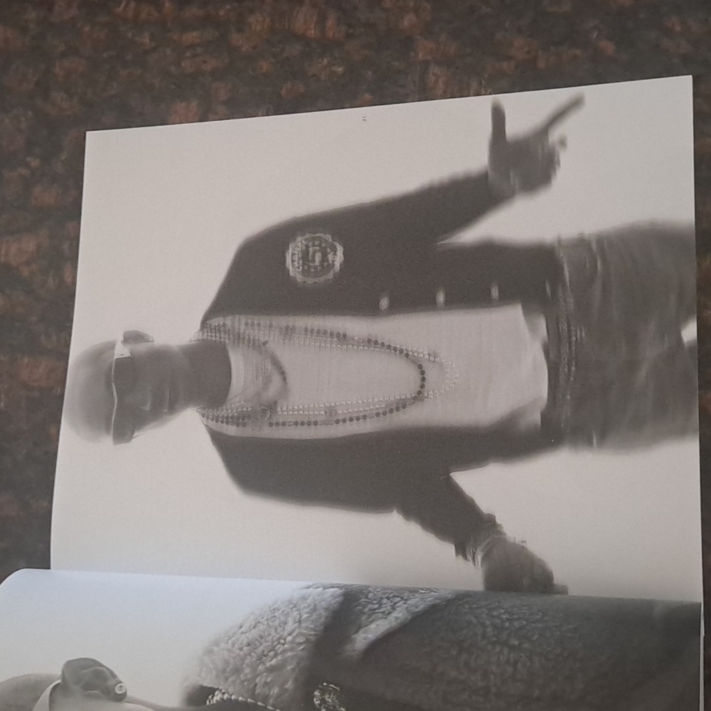Chanel Magazine - Picture 4 of 5